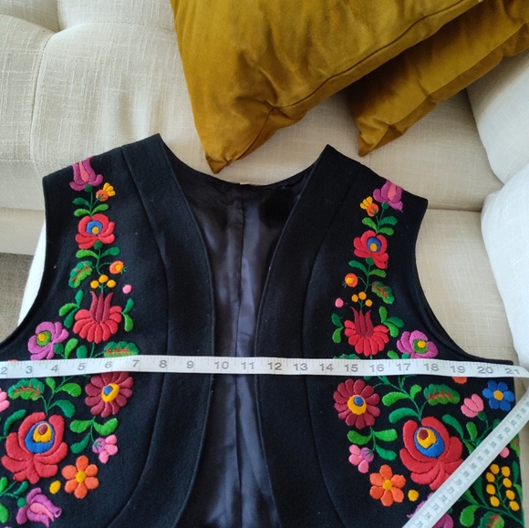 Hungarian Vintage Embroidered Wool Vest Like New ! Boho Hippie Festival Gypsy - Picture 3 of 3